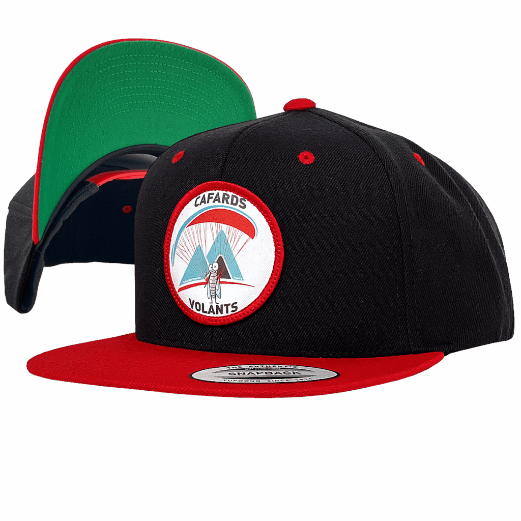 Casquette Snapback Yupoong classique personnalisée, visière plate ajustable, plusieurs coloris, idéale pour broderie, écusson ou impression.