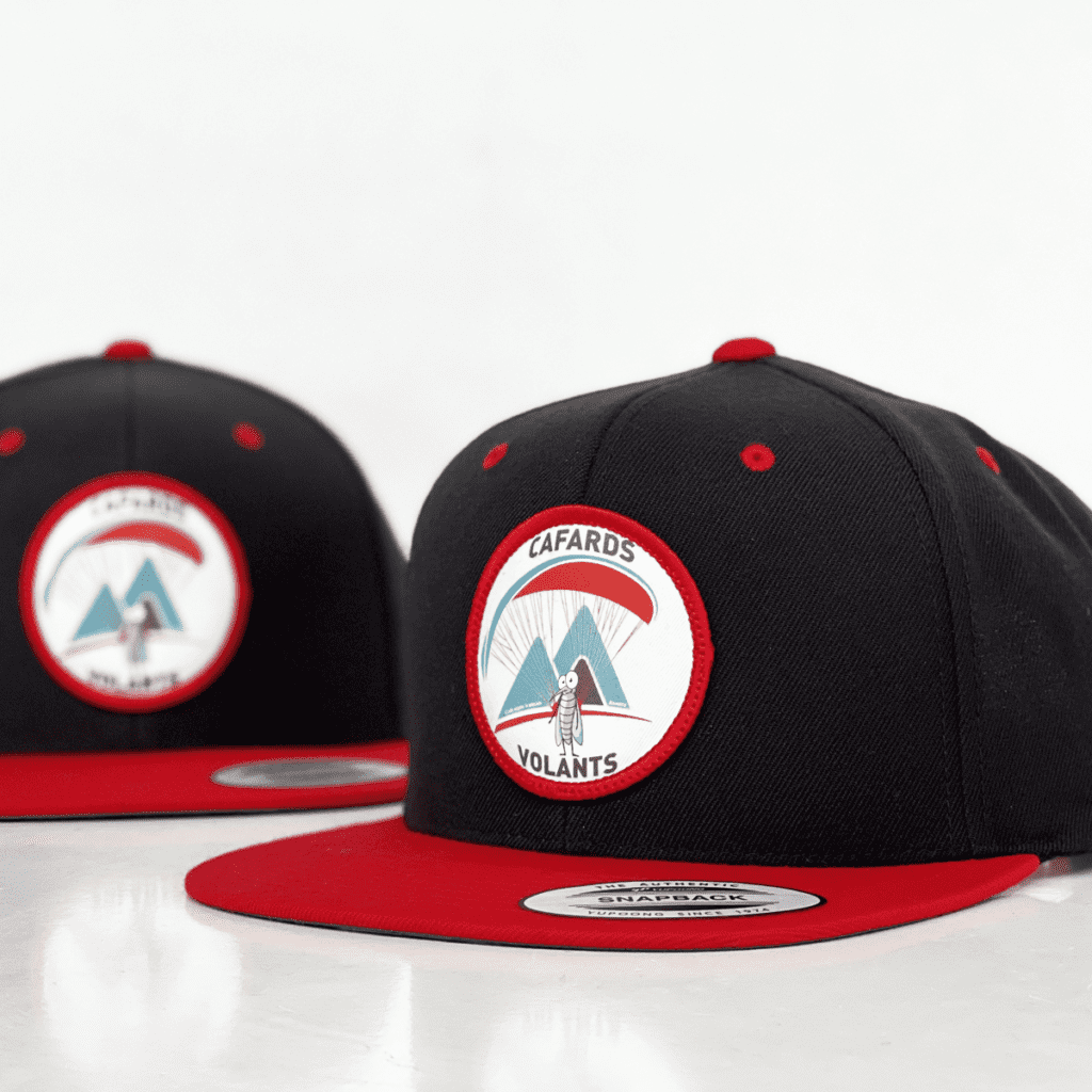 CASQUETTE-SNAPBACK-Yupoong-personnalisée-écusson