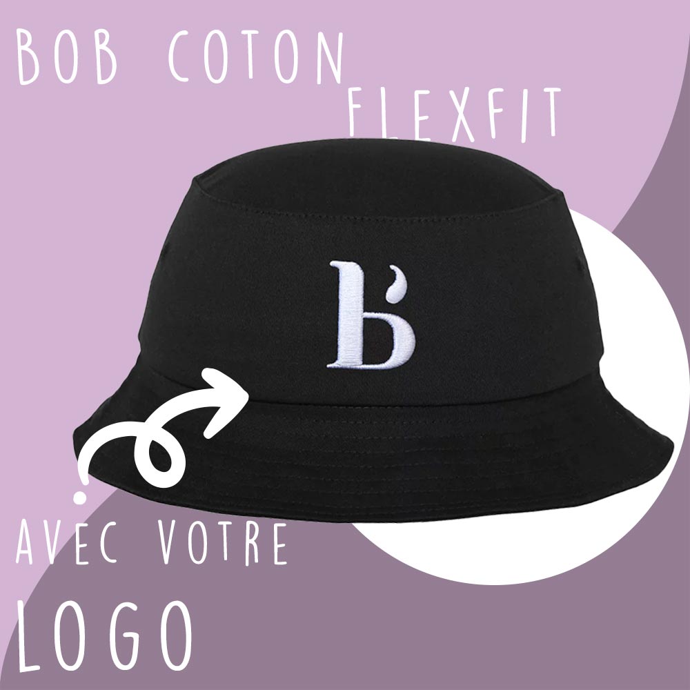 Bob noir en coton Flexfit personnalisable, chic et ajusté pour un style décontracté.