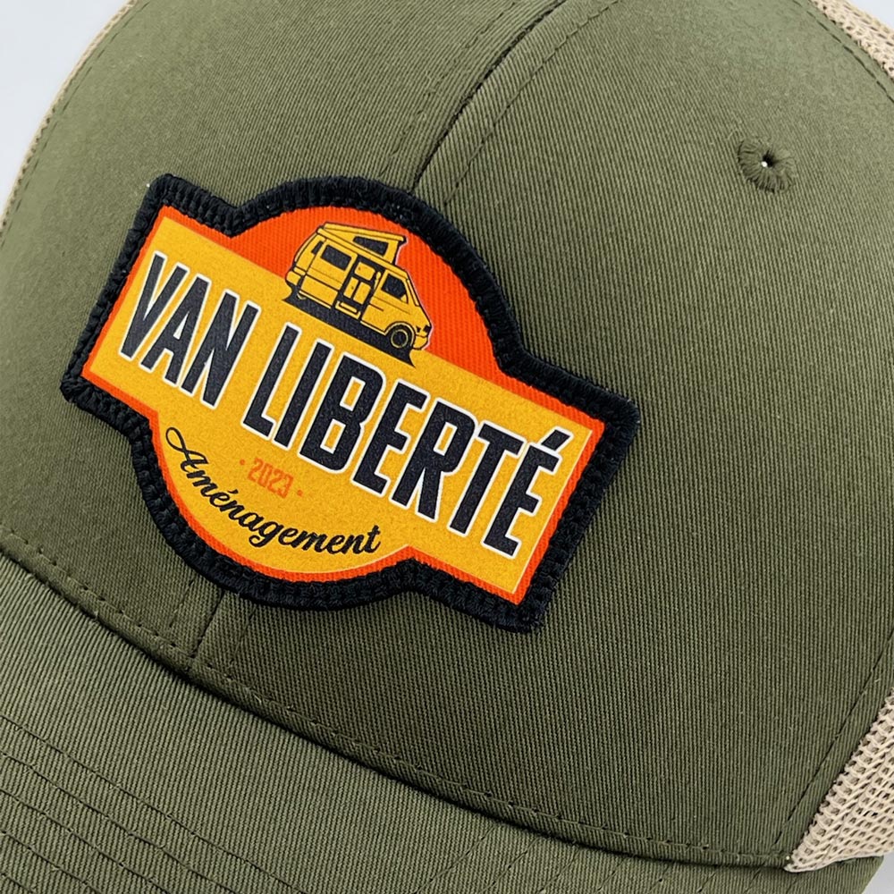 Trucker baseball Yupoong khaki moss. écusson brodé