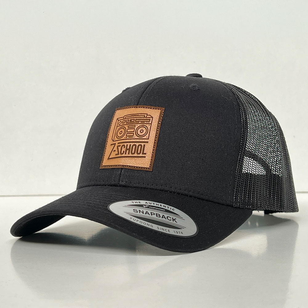 casquette trucker baseball personnalisée avec un patch en simili cuir