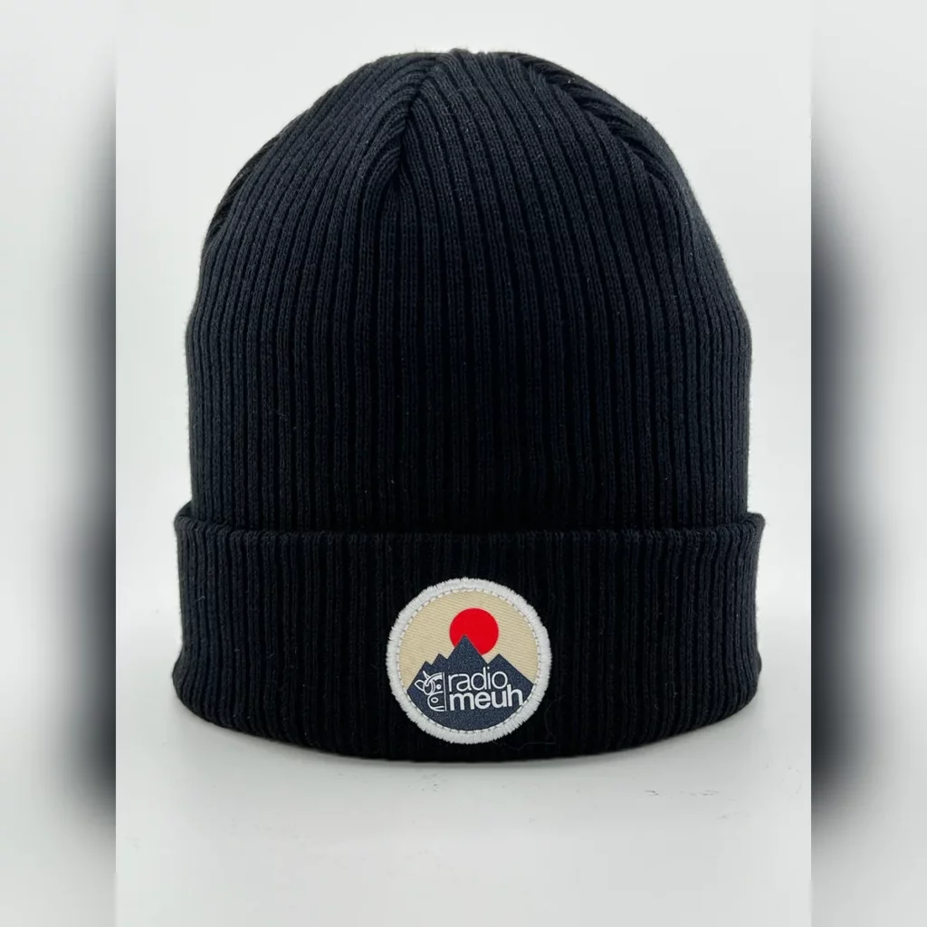 Bonnet côtelé noir avec écusson rond Radio Meuh