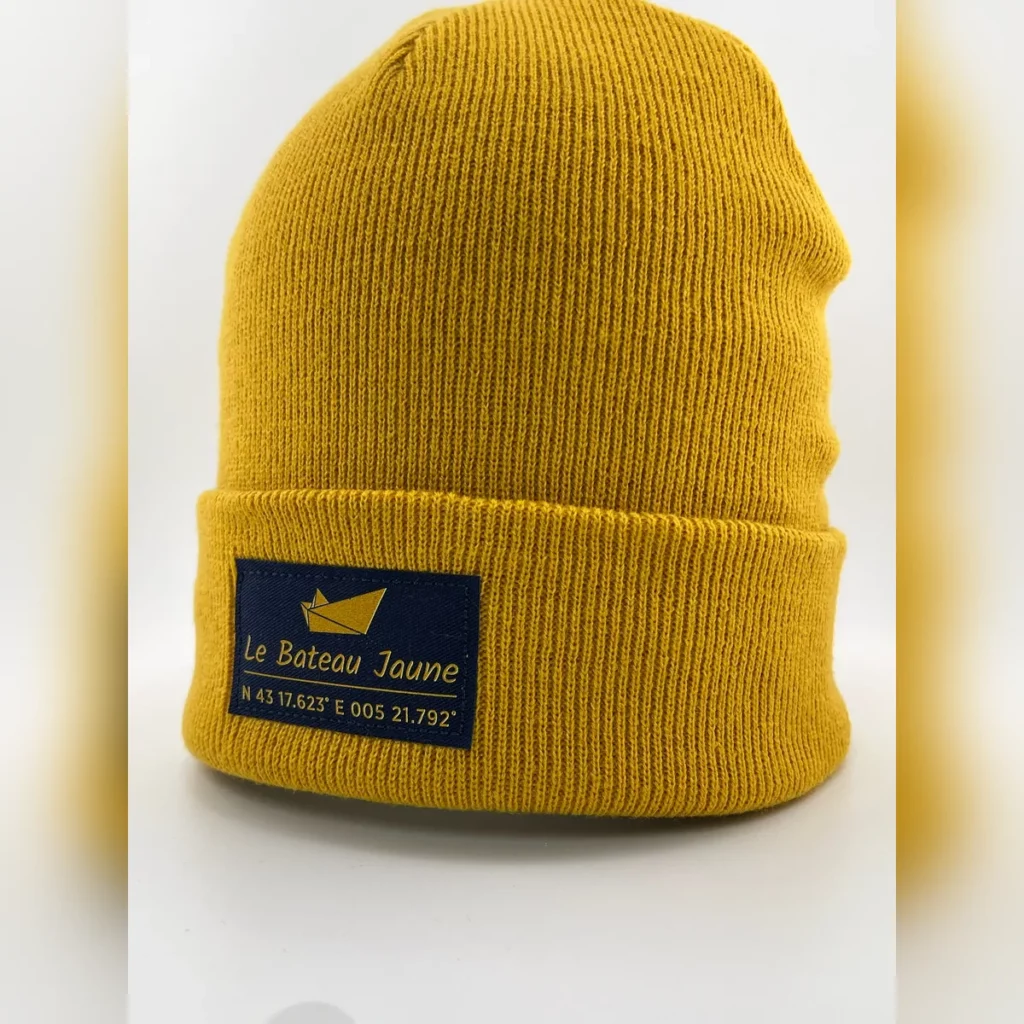 Bonnet à revers moutarde avec patch tissé Le Bateau Jaune