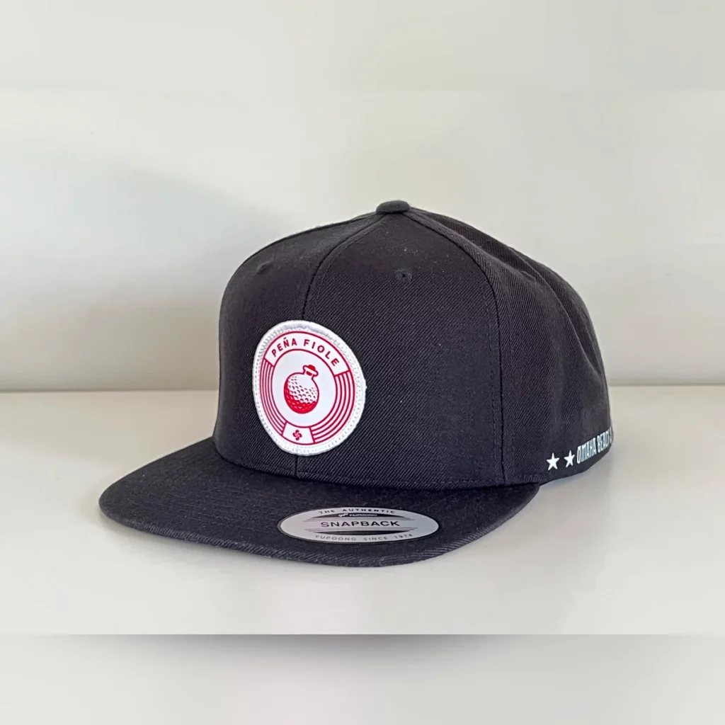 Casquette snapback noire avec l'écusson rond de la Peña Fiole