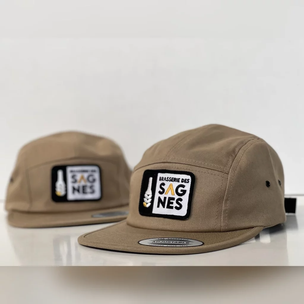 Casquettes 5 panel beiges avec un patch tissé Brasserie des Sagnes